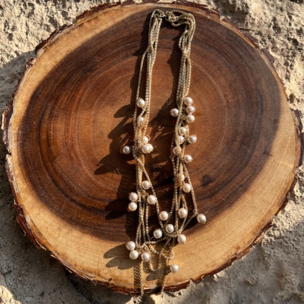 Necklace with pearls on it